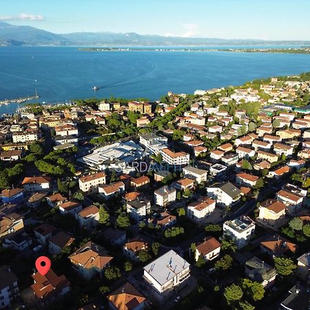 Ares Apartment - Vicino Al Lago Di Garda E Alla Stazione Treno Desenzano del Garda Bagian luar foto