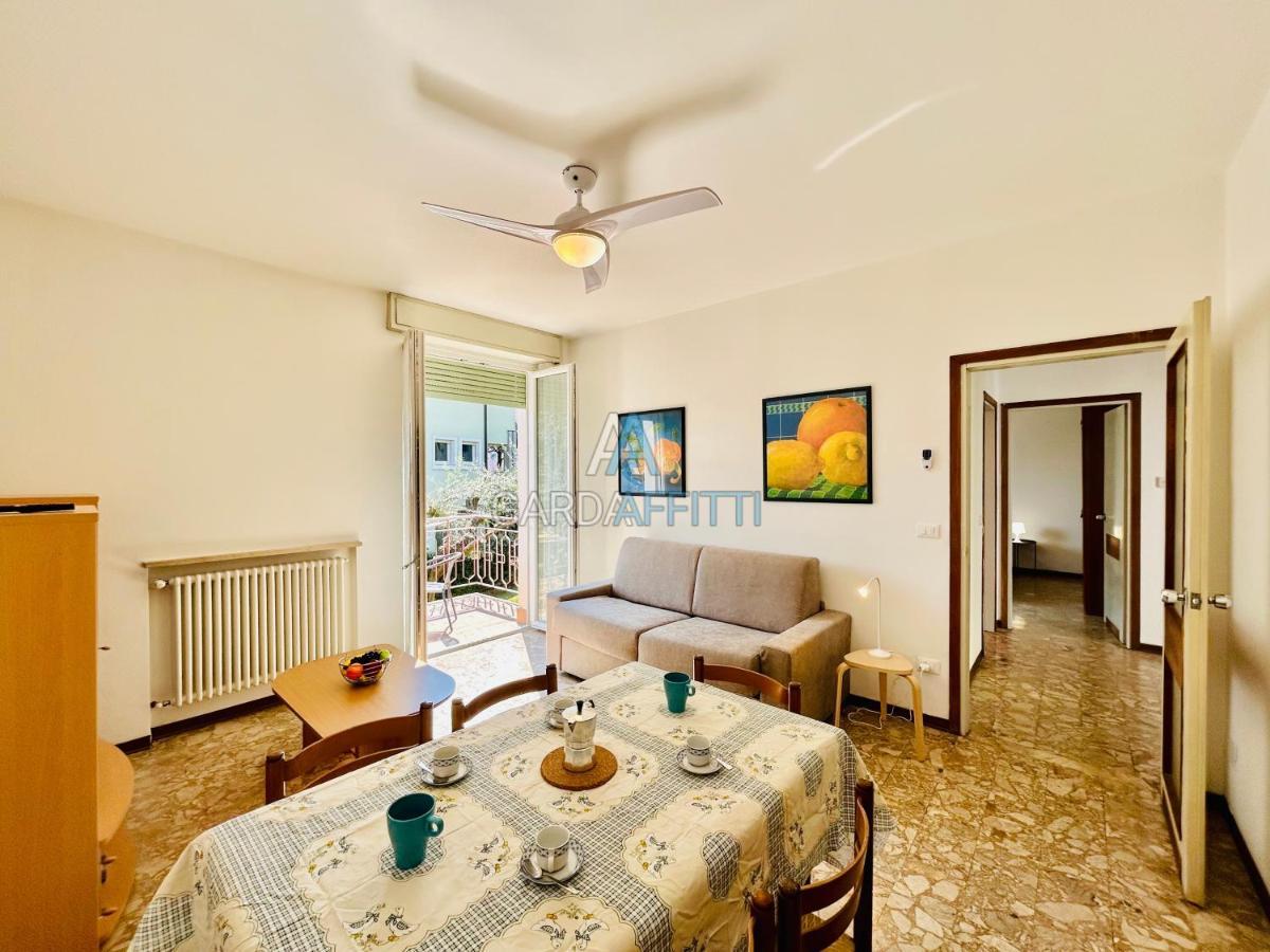 Ares Apartment - Vicino Al Lago Di Garda E Alla Stazione Treno Desenzano del Garda Bagian luar foto