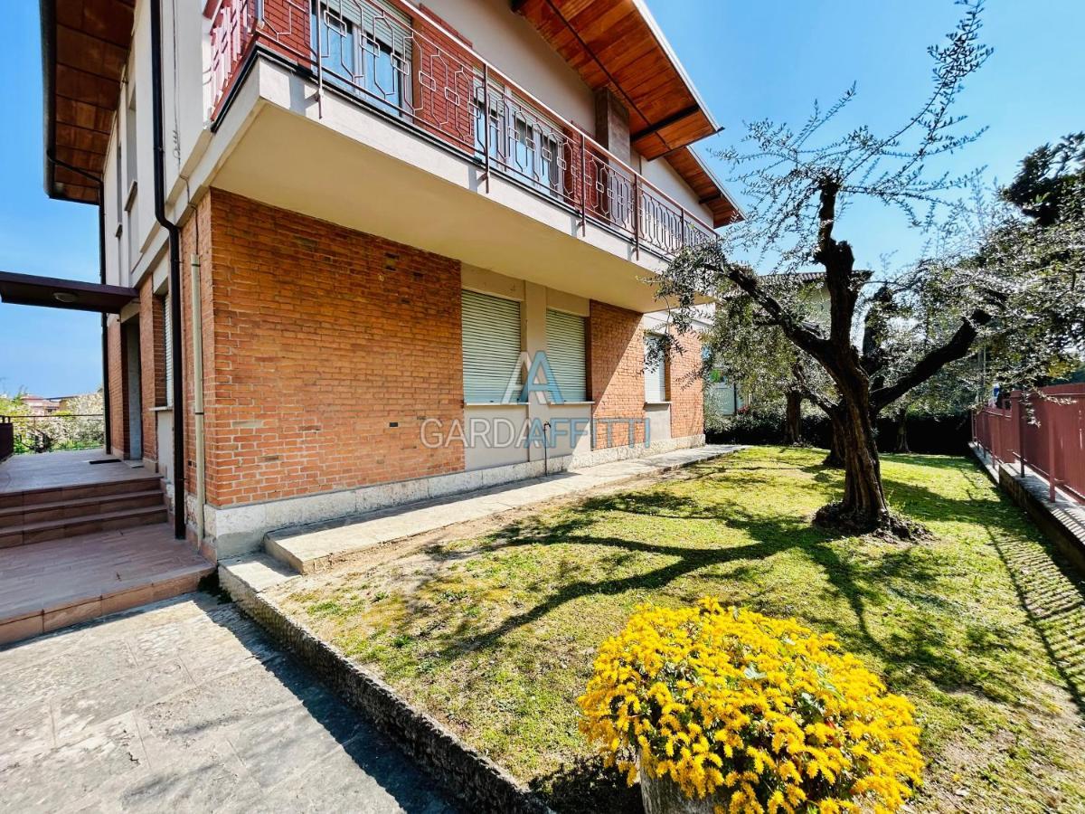 Ares Apartment - Vicino Al Lago Di Garda E Alla Stazione Treno Desenzano del Garda Bagian luar foto