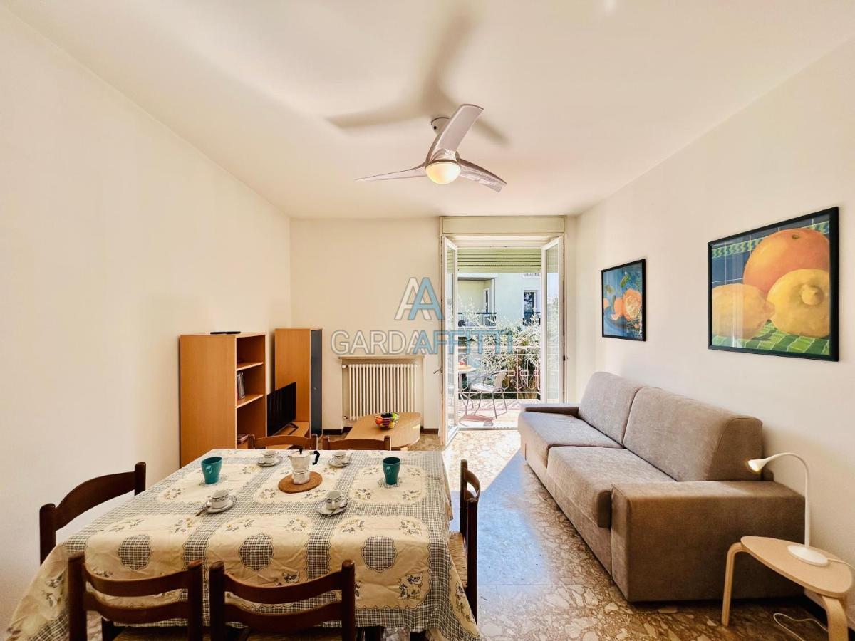 Ares Apartment - Vicino Al Lago Di Garda E Alla Stazione Treno Desenzano del Garda Bagian luar foto