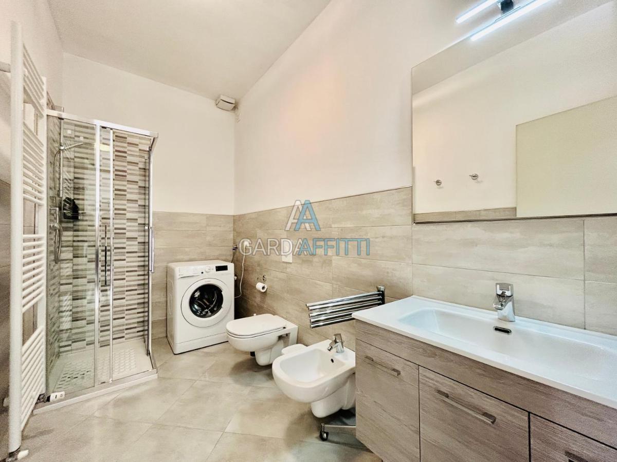 Ares Apartment - Vicino Al Lago Di Garda E Alla Stazione Treno Desenzano del Garda Bagian luar foto