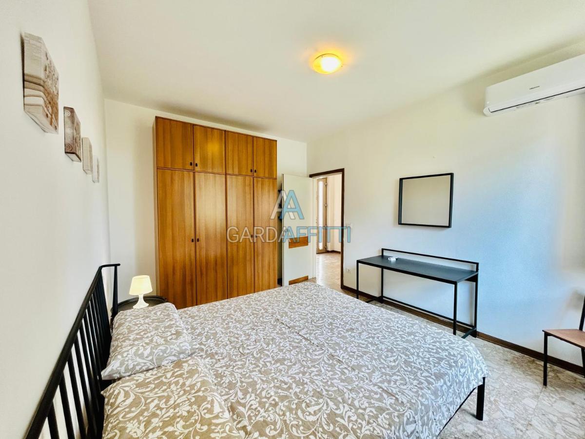 Ares Apartment - Vicino Al Lago Di Garda E Alla Stazione Treno Desenzano del Garda Bagian luar foto