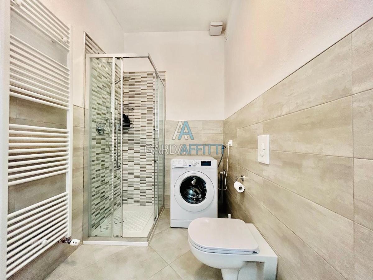 Ares Apartment - Vicino Al Lago Di Garda E Alla Stazione Treno Desenzano del Garda Bagian luar foto