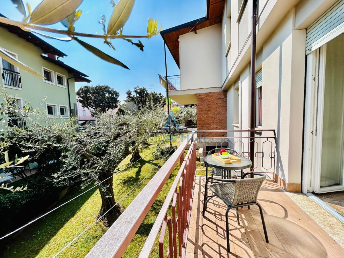 Ares Apartment - Vicino Al Lago Di Garda E Alla Stazione Treno Desenzano del Garda Bagian luar foto