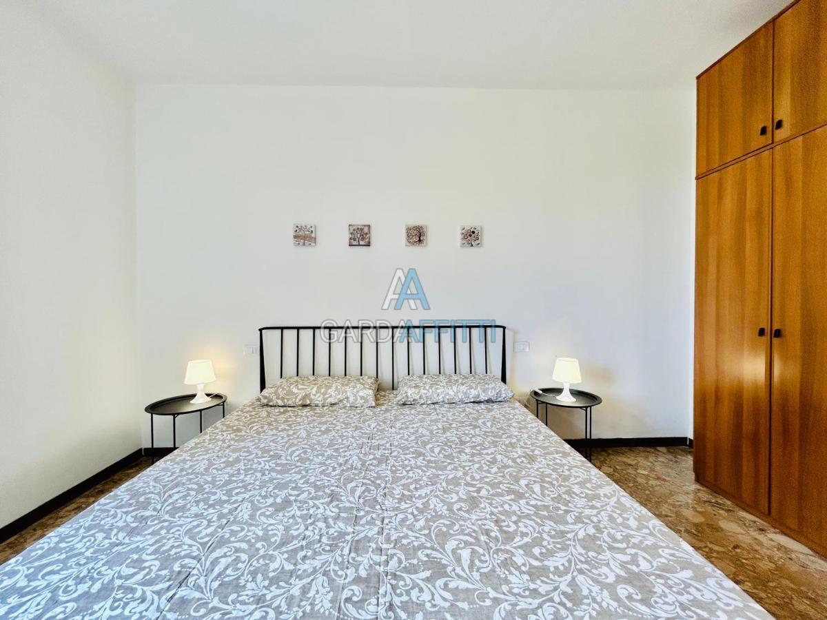 Ares Apartment - Vicino Al Lago Di Garda E Alla Stazione Treno Desenzano del Garda Bagian luar foto