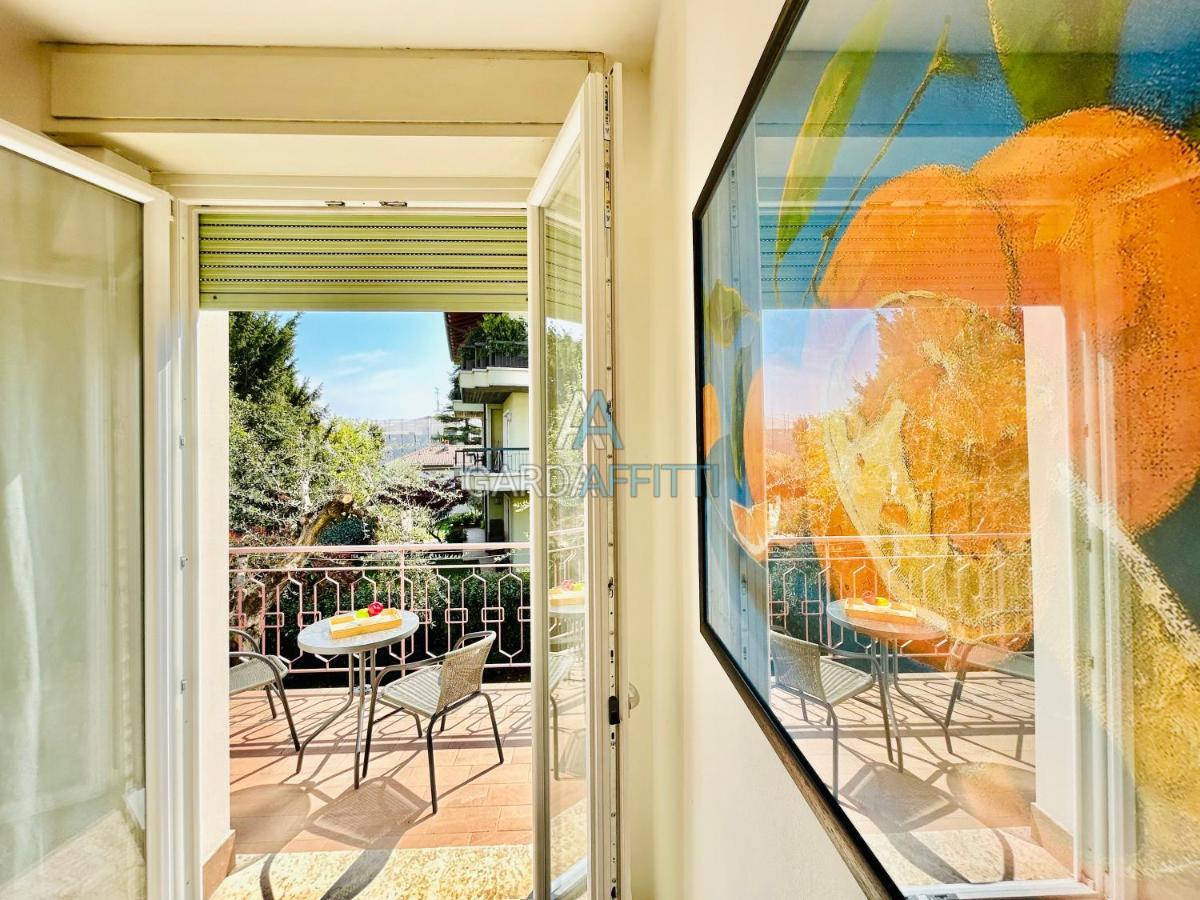Ares Apartment - Vicino Al Lago Di Garda E Alla Stazione Treno Desenzano del Garda Bagian luar foto