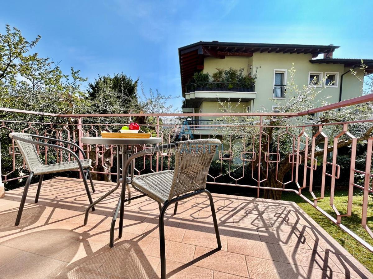 Ares Apartment - Vicino Al Lago Di Garda E Alla Stazione Treno Desenzano del Garda Bagian luar foto
