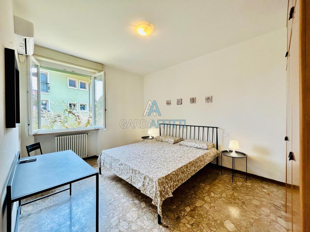 Ares Apartment - Vicino Al Lago Di Garda E Alla Stazione Treno Desenzano del Garda Bagian luar foto