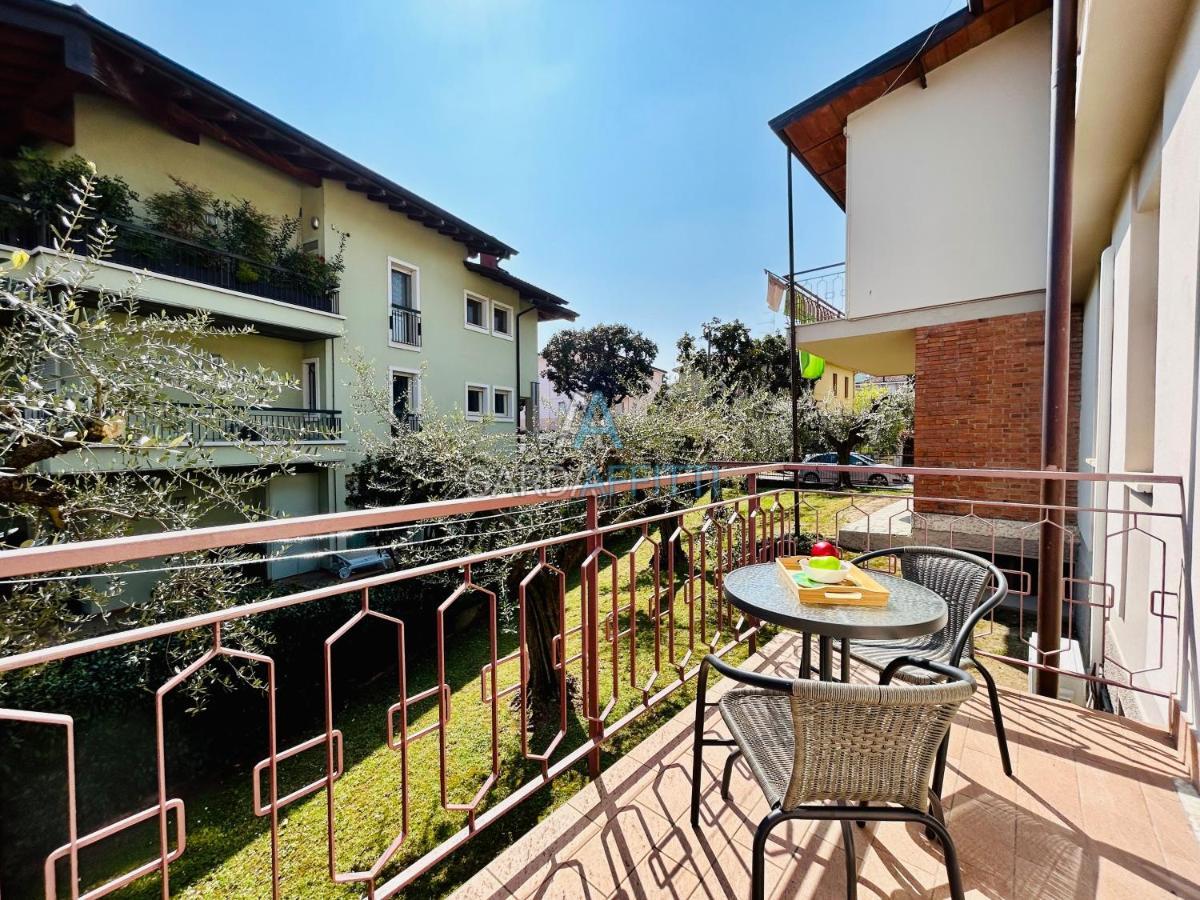 Ares Apartment - Vicino Al Lago Di Garda E Alla Stazione Treno Desenzano del Garda Bagian luar foto