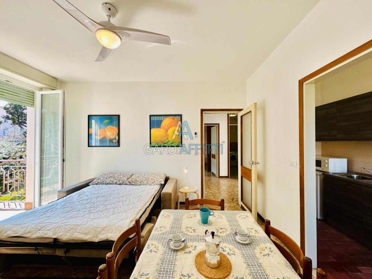 Ares Apartment - Vicino Al Lago Di Garda E Alla Stazione Treno Desenzano del Garda Bagian luar foto