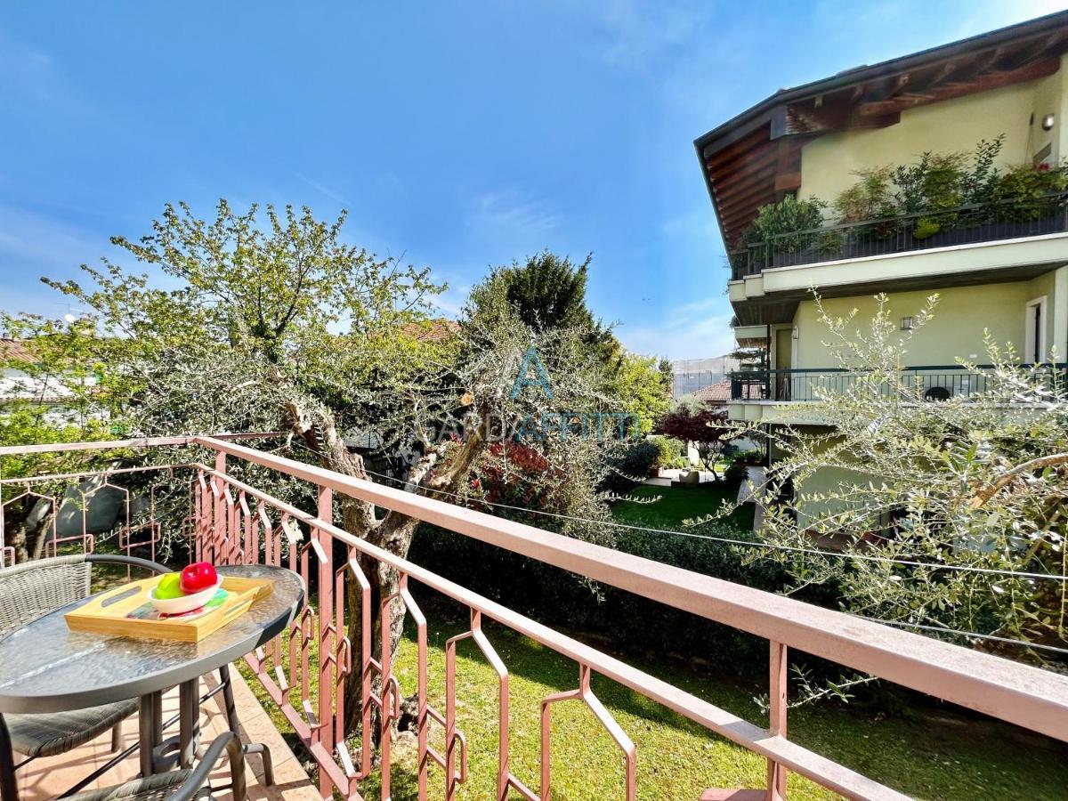Ares Apartment - Vicino Al Lago Di Garda E Alla Stazione Treno Desenzano del Garda Bagian luar foto