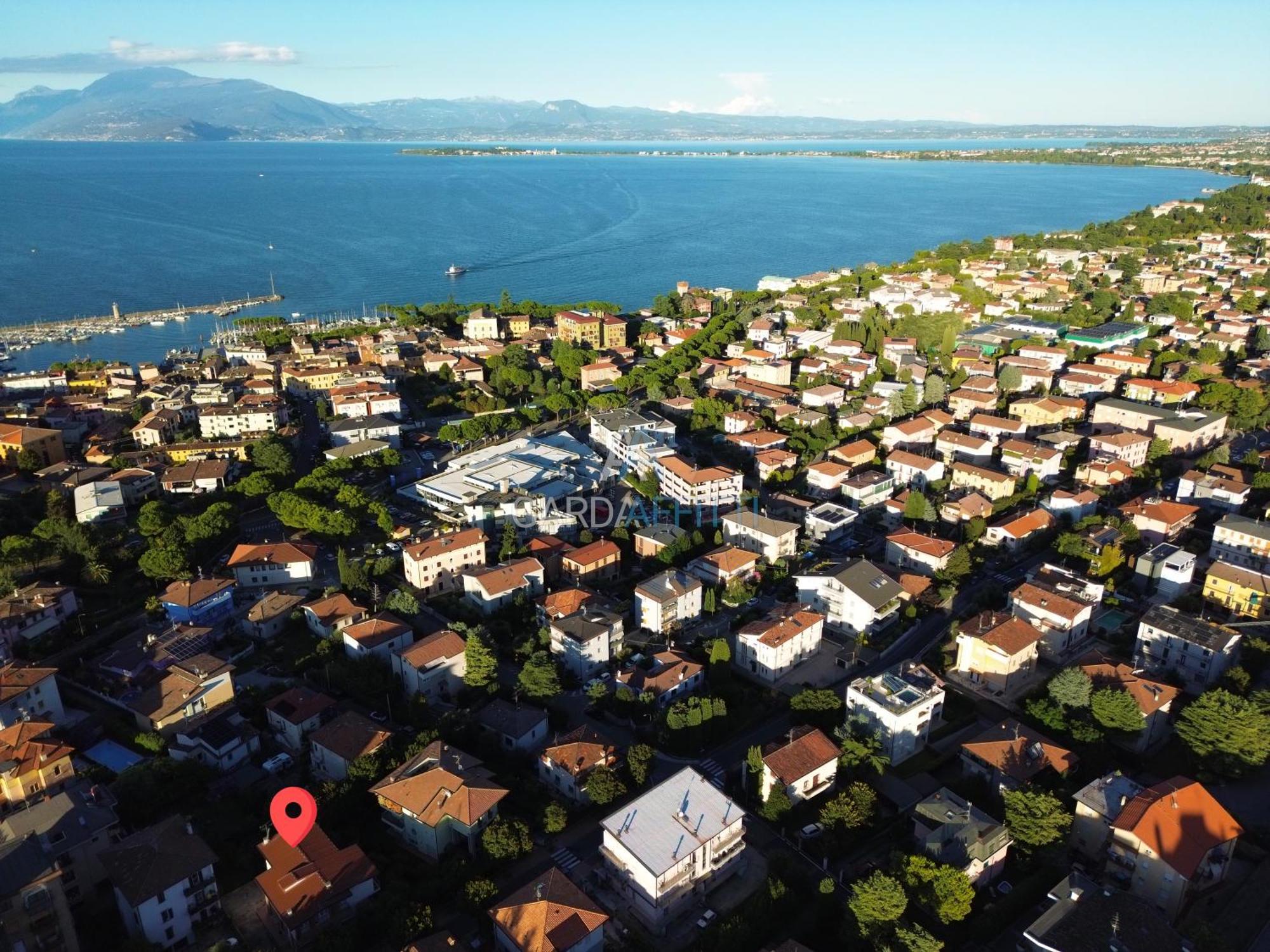 Ares Apartment - Vicino Al Lago Di Garda E Alla Stazione Treno Desenzano del Garda Bagian luar foto